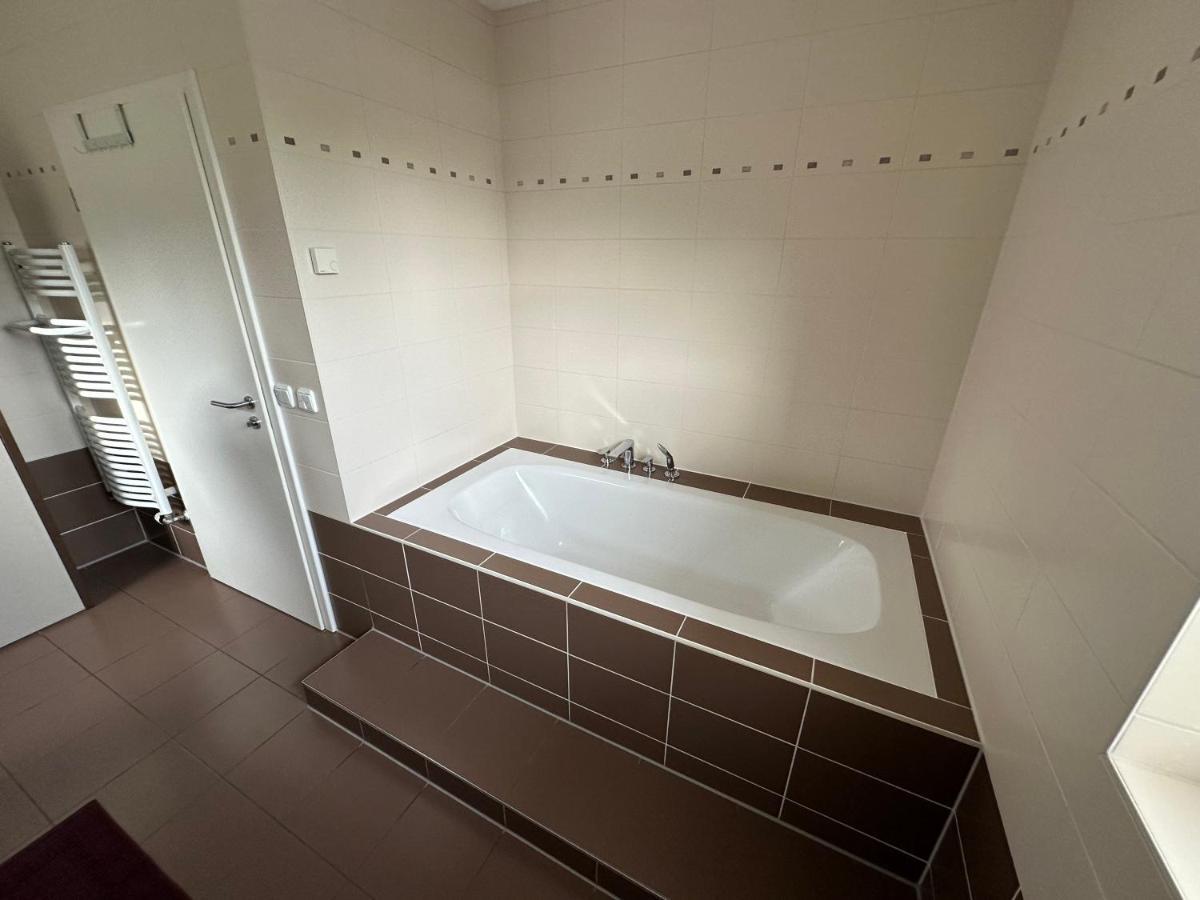 Stadtvilla In Leipzig 7 Personen 3 Schlafzimmer 2 Baeder Garten Und Terrasse Zentral Gelegen Messe Innenstadt Seen מראה חיצוני תמונה